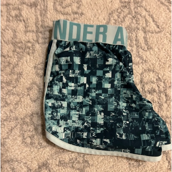 Under Armor Athletic Shorts - Picture 5 of 6